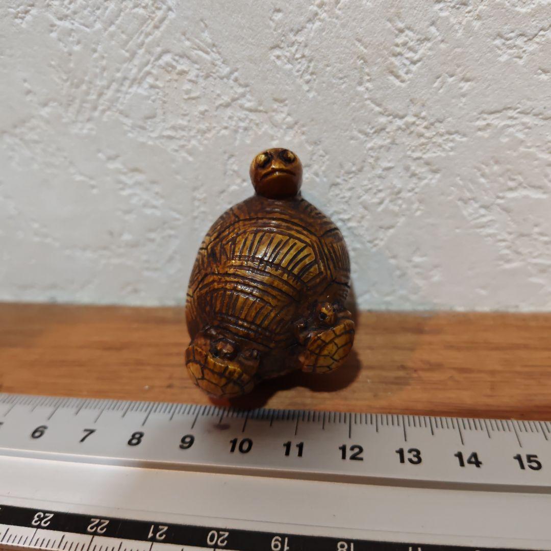 時代提物 縁起物根付 天然素材 在銘正之【親子亀】高さ約2.6cm 重さ約40ｇ