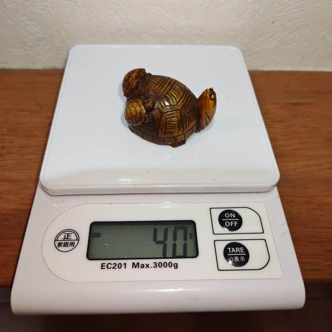 時代提物 縁起物根付 天然素材 在銘正之【親子亀】高さ約2.6cm 重さ約40ｇ