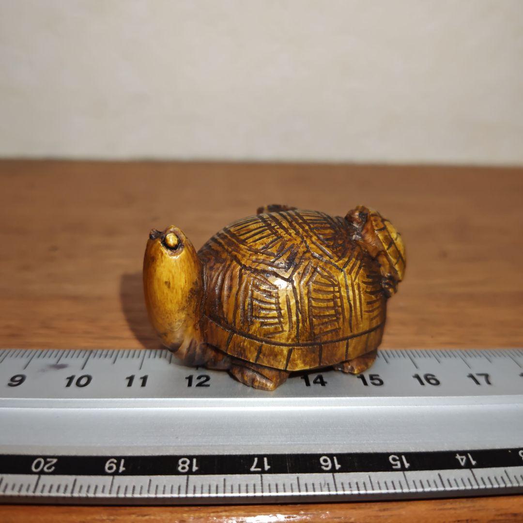 時代提物 縁起物根付 天然素材 在銘正之【親子亀】高さ約2.6cm 重さ約40ｇ