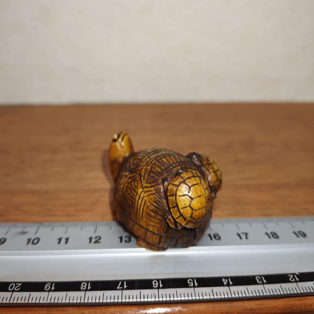 時代提物 縁起物根付 天然素材 在銘正之【親子亀】高さ約2.6cm 重さ約40ｇ