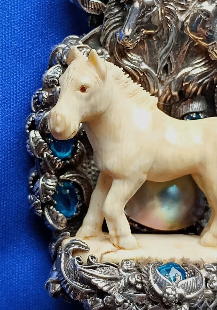 馬年に馬のシルバー手作りペンダント。