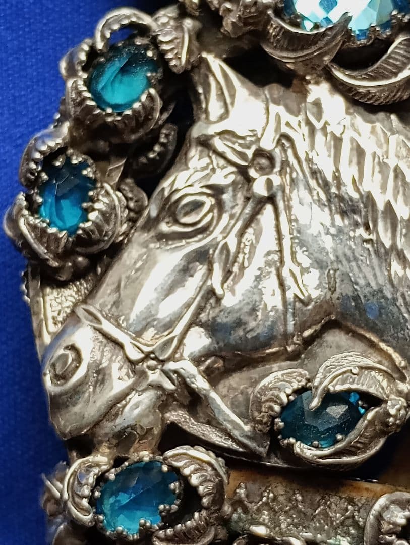 馬年に馬のシルバー手作りペンダント。