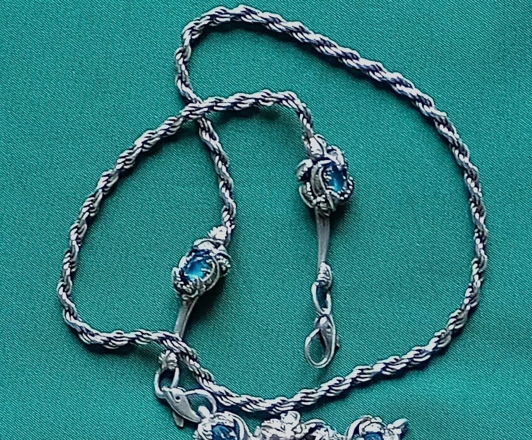 馬年に馬のシルバー手作りペンダント。