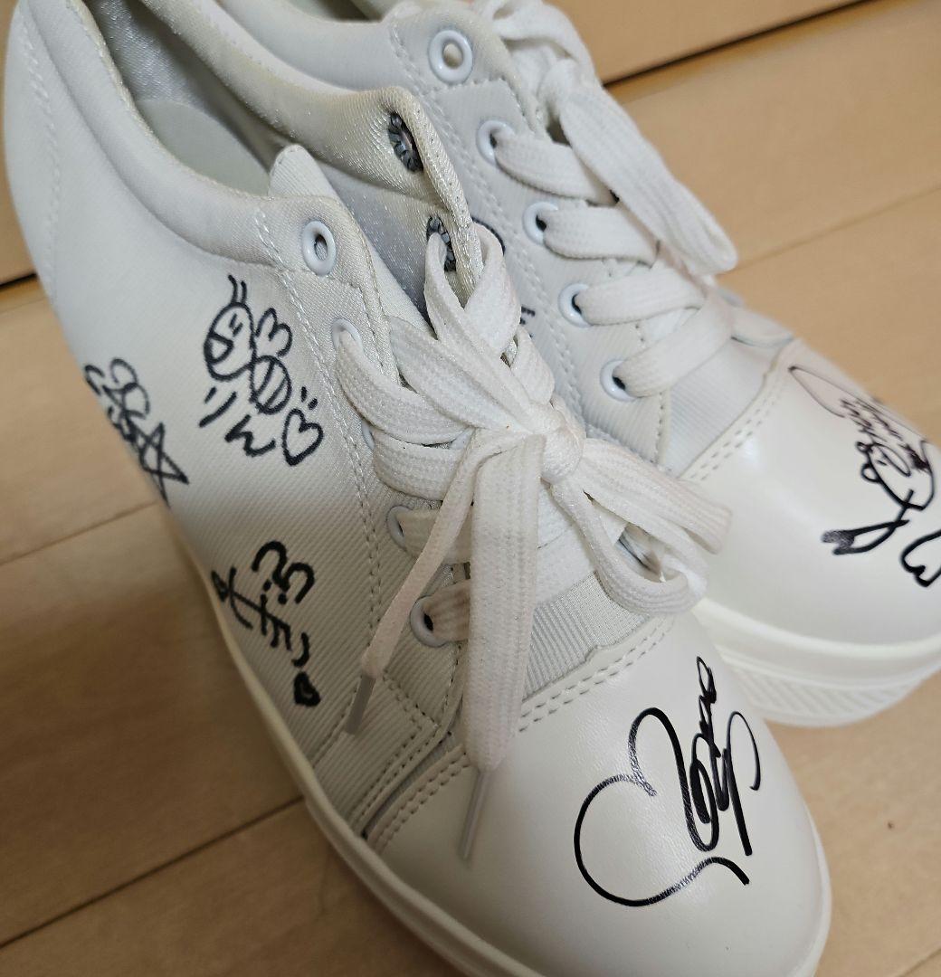 アイポケ 直筆サイン入りスニーカー