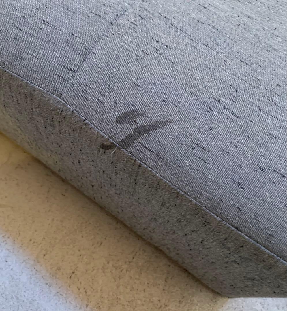 グレーの布製ソファ・デイベッド・ベンチソファ