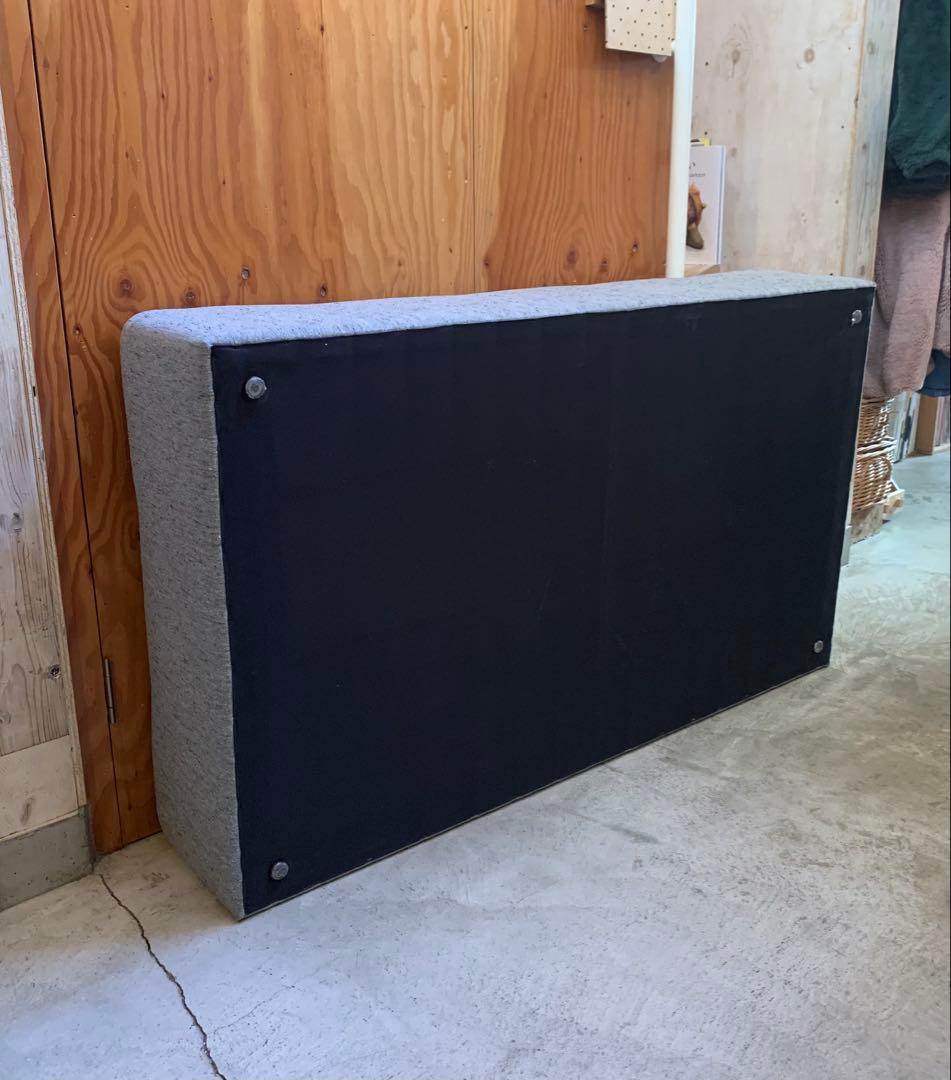 グレーの布製ソファ・デイベッド・ベンチソファ