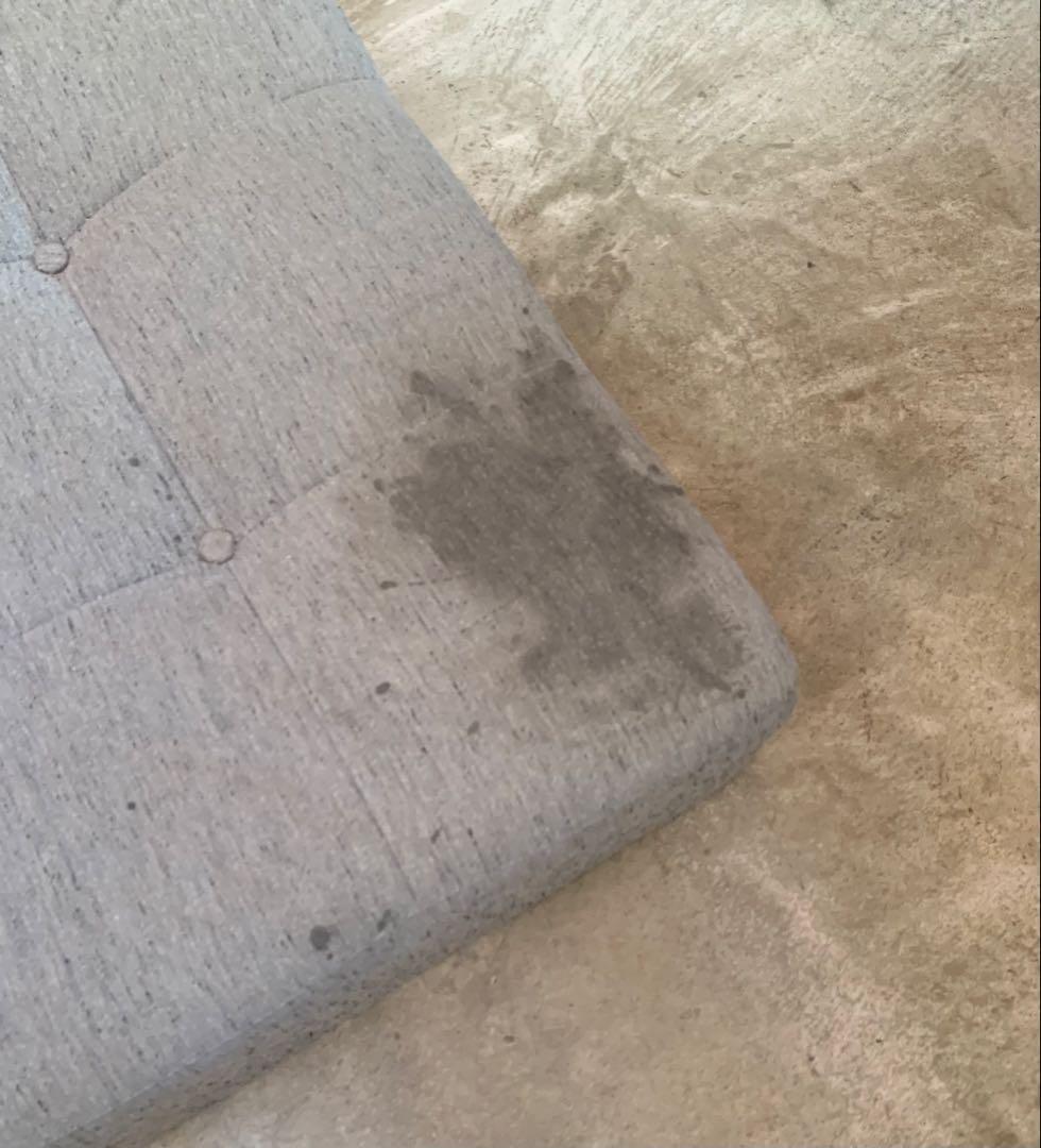 グレーの布製ソファ・デイベッド・ベンチソファ