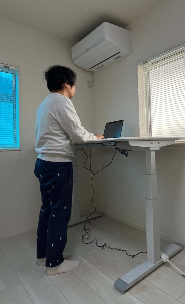 送料込！自動昇降スタンディングデスク 天板150×70cm、高さ65～130cm