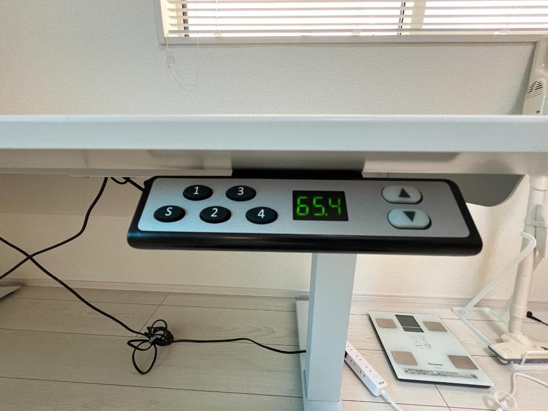 送料込！自動昇降スタンディングデスク 天板150×70cm、高さ65～130cm