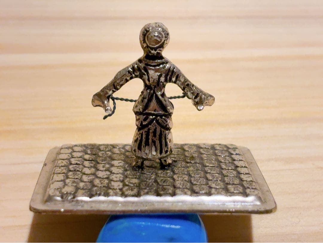 オランダHooijkaas社製、純銀835S『ミニチュア・ヨーヨーする子供