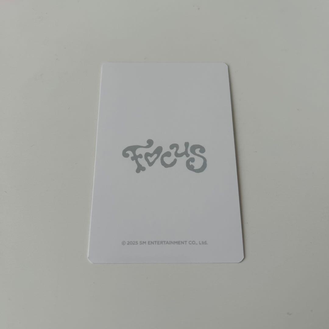 Hearts2Hearts Tシャツ トレカ イェオン FOCUS md - メルカリ