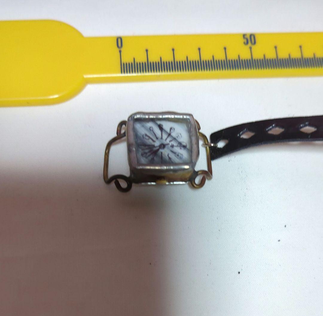 文字盤がおしやれなスクエアケースブレスレットウォッチ