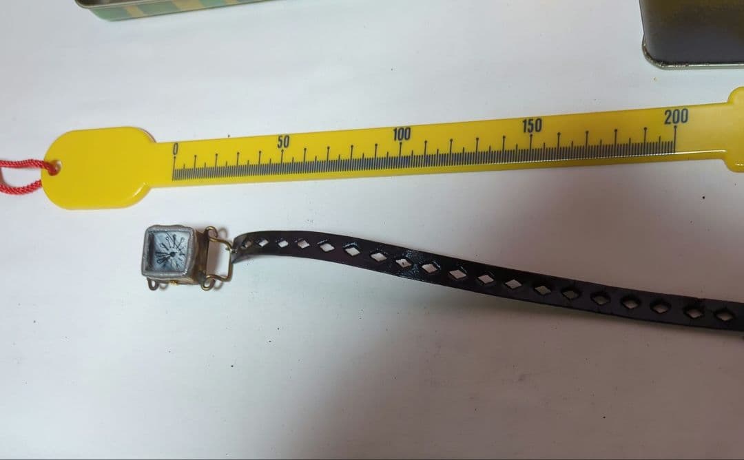 文字盤がおしやれなスクエアケースブレスレットウォッチ