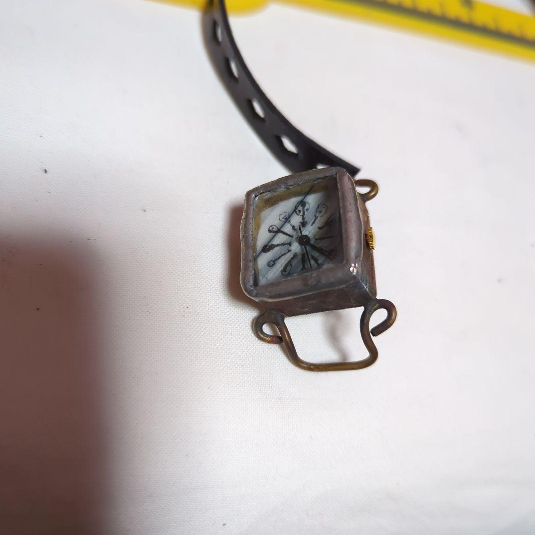 文字盤がおしやれなスクエアケースブレスレットウォッチ