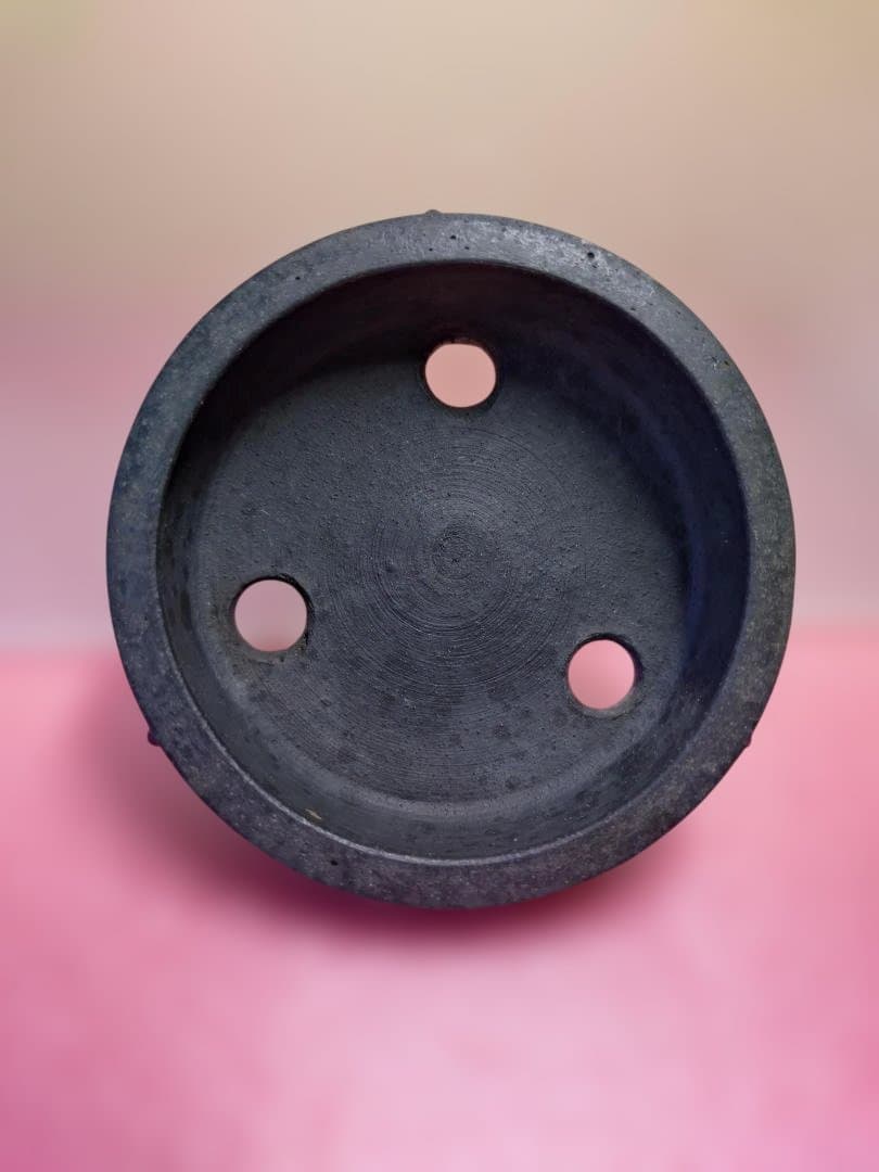 黒色 突起装飾 / 市之倉石洲