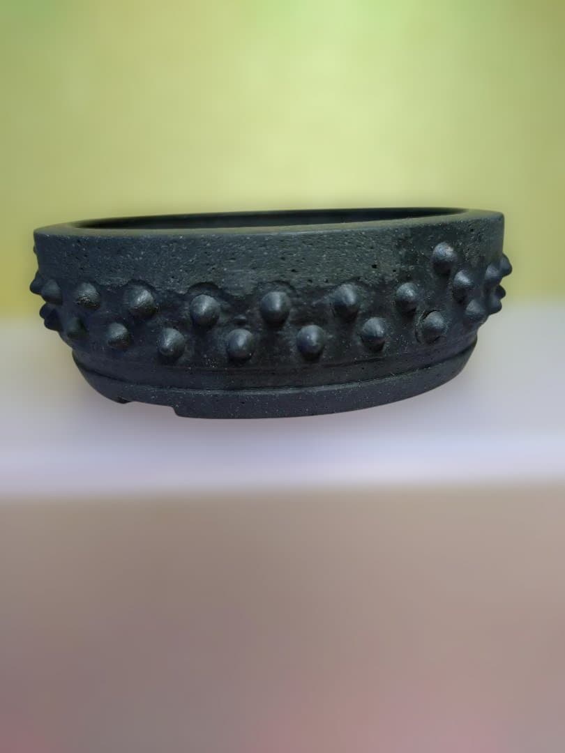 黒色 突起装飾 / 市之倉石洲