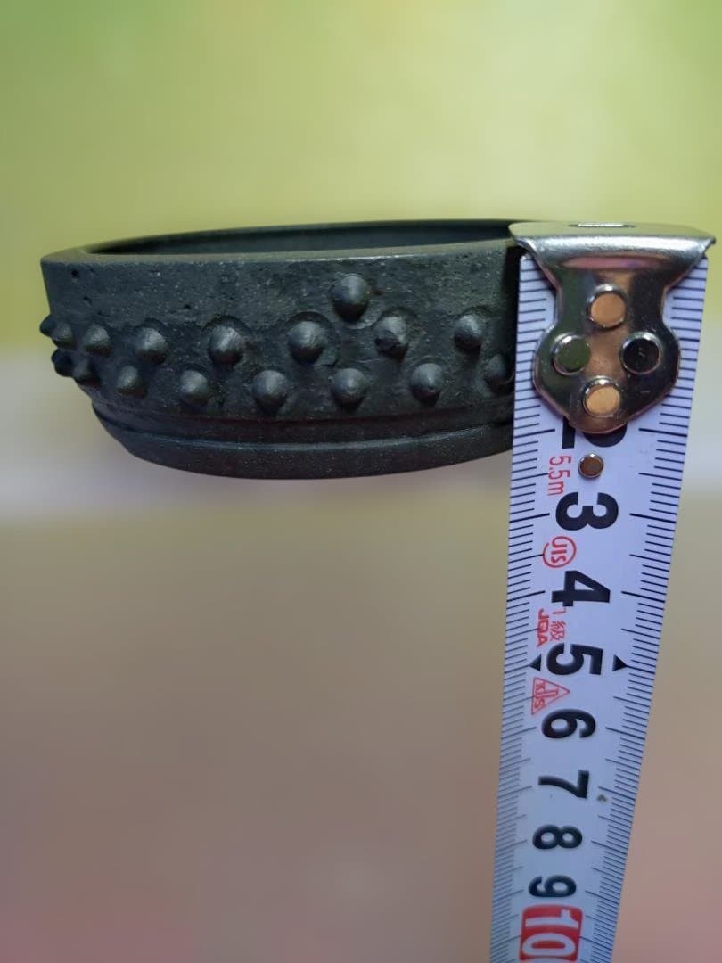 黒色 突起装飾 / 市之倉石洲