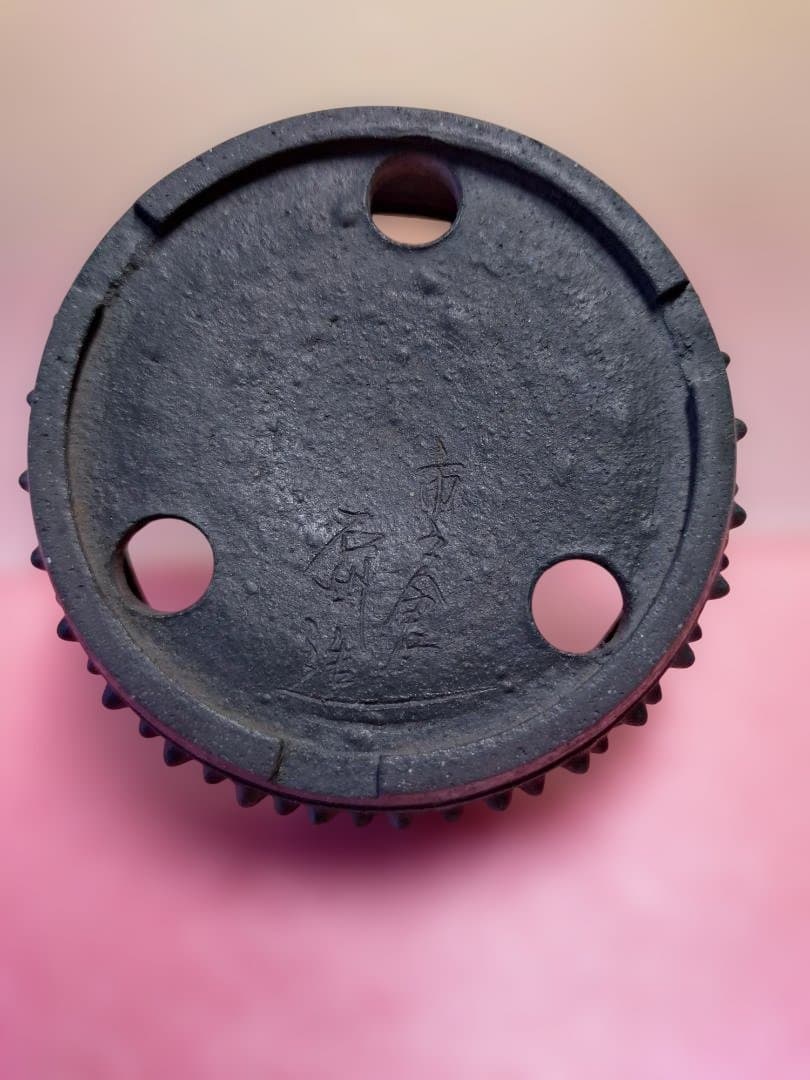 黒色 突起装飾 / 市之倉石洲