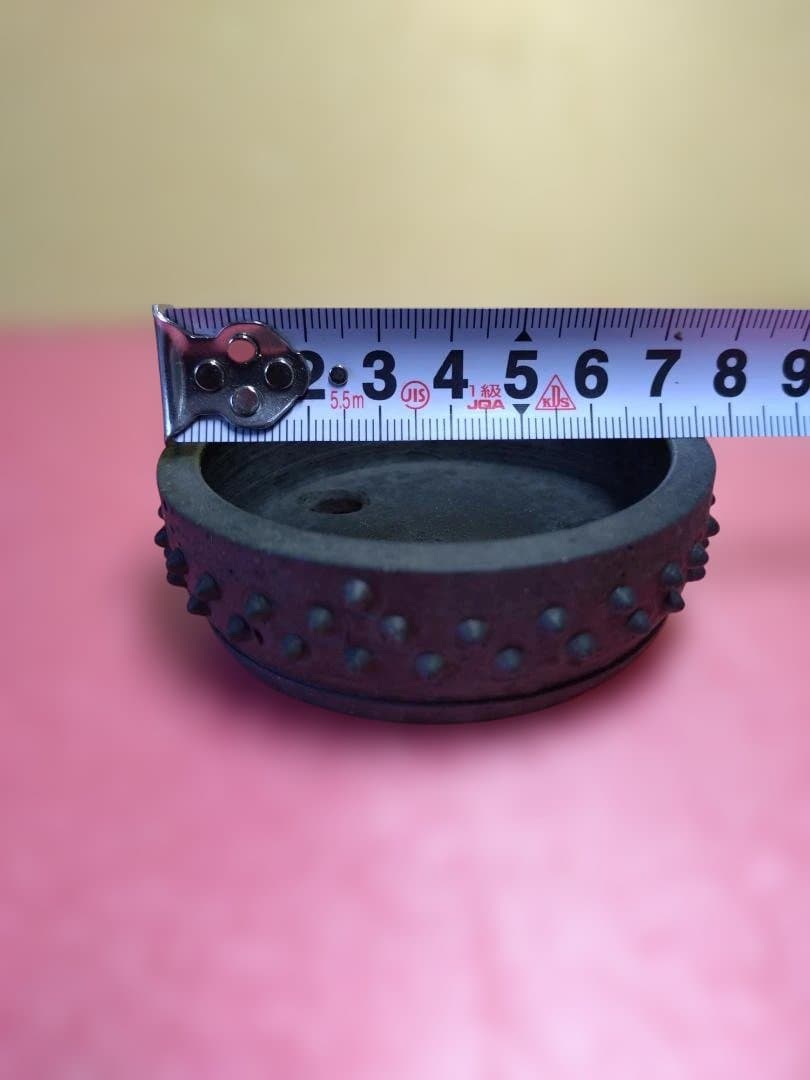 黒色 突起装飾 / 市之倉石洲