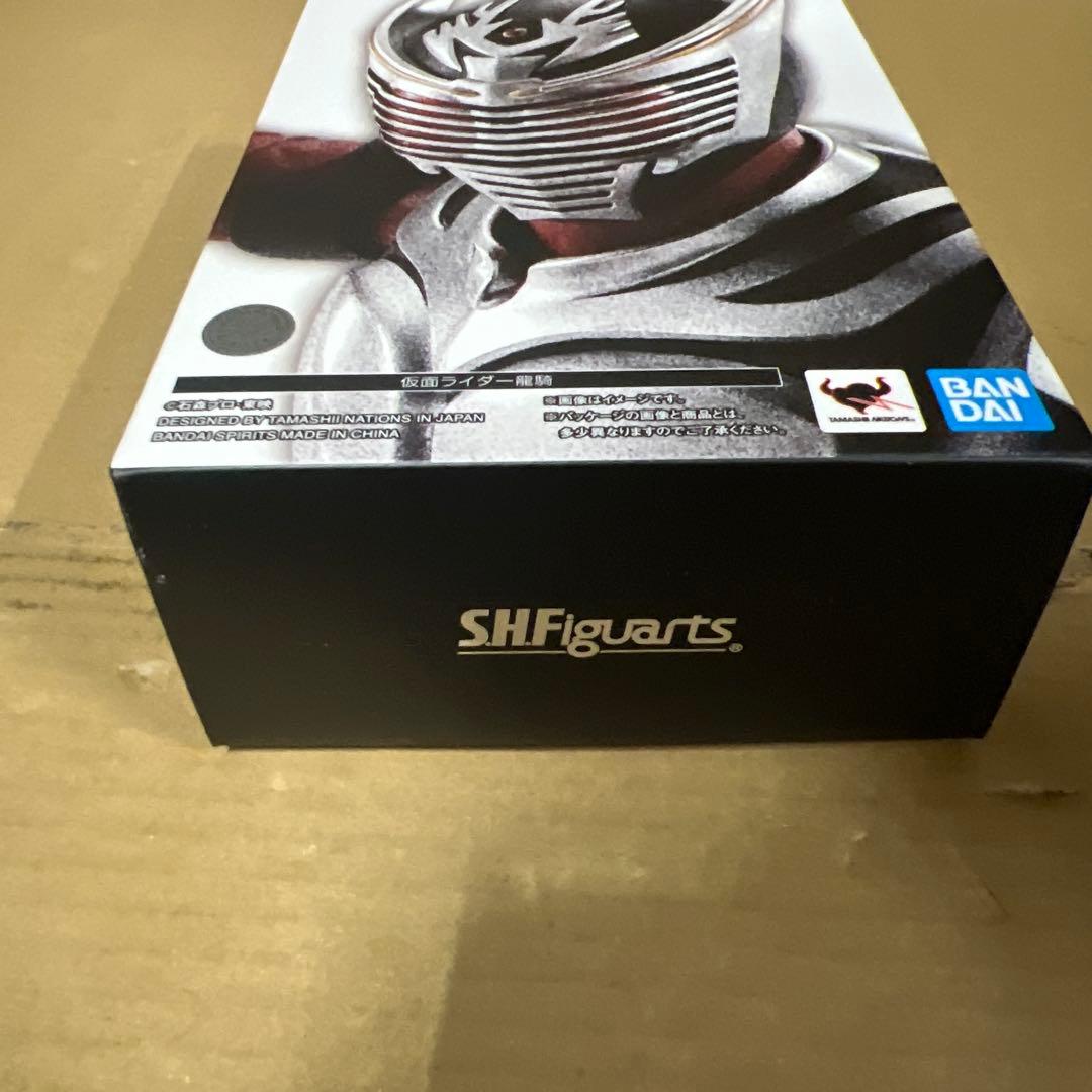 真骨彫製法　S.H.Figuarts 仮面ライダー龍騎