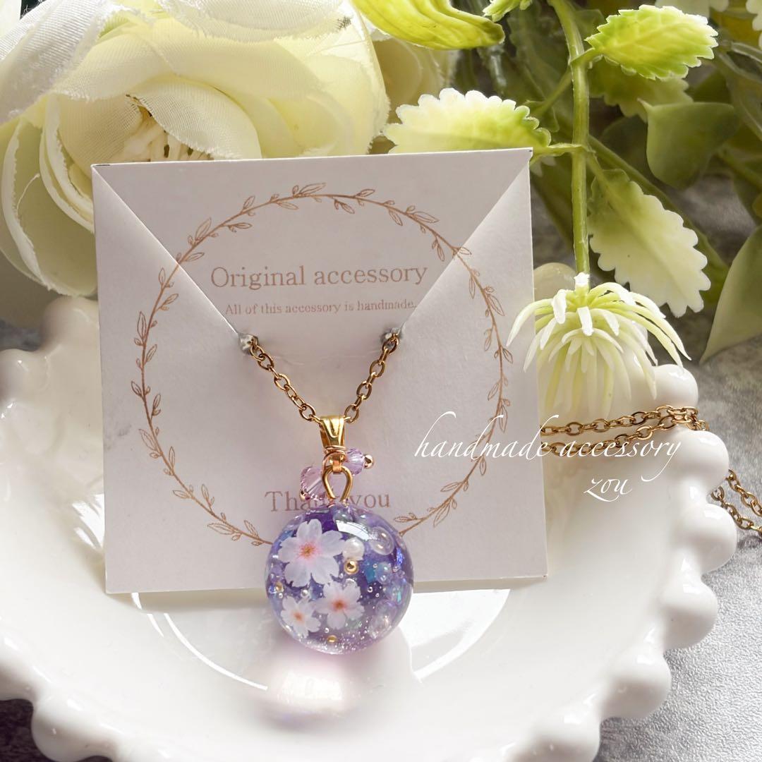 桜舞うレジンネックレス