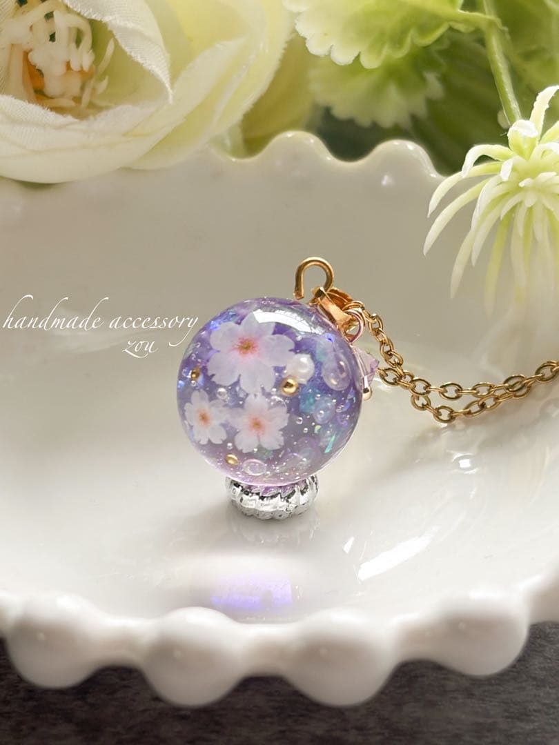 桜舞うレジンネックレス