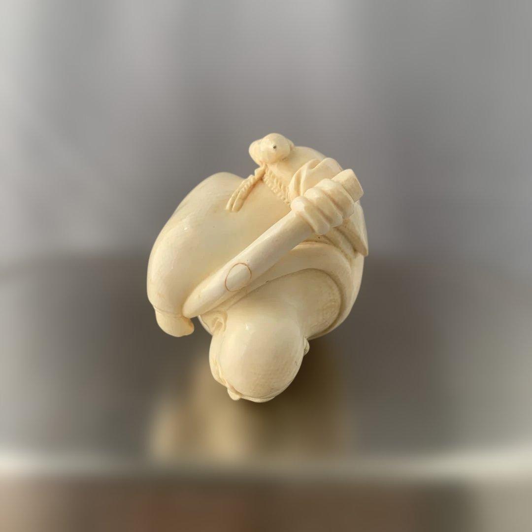 詳細不明】時代物 置物 瓢箪のようなものを担ぐ男 - メルカリ