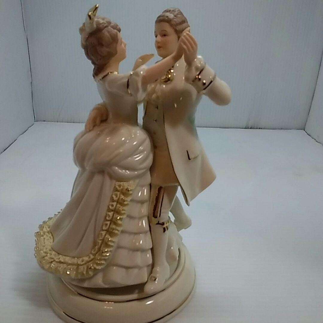 ９４ 23cm　大きくて　飾ると目立つ　オルゴール　踊る人形