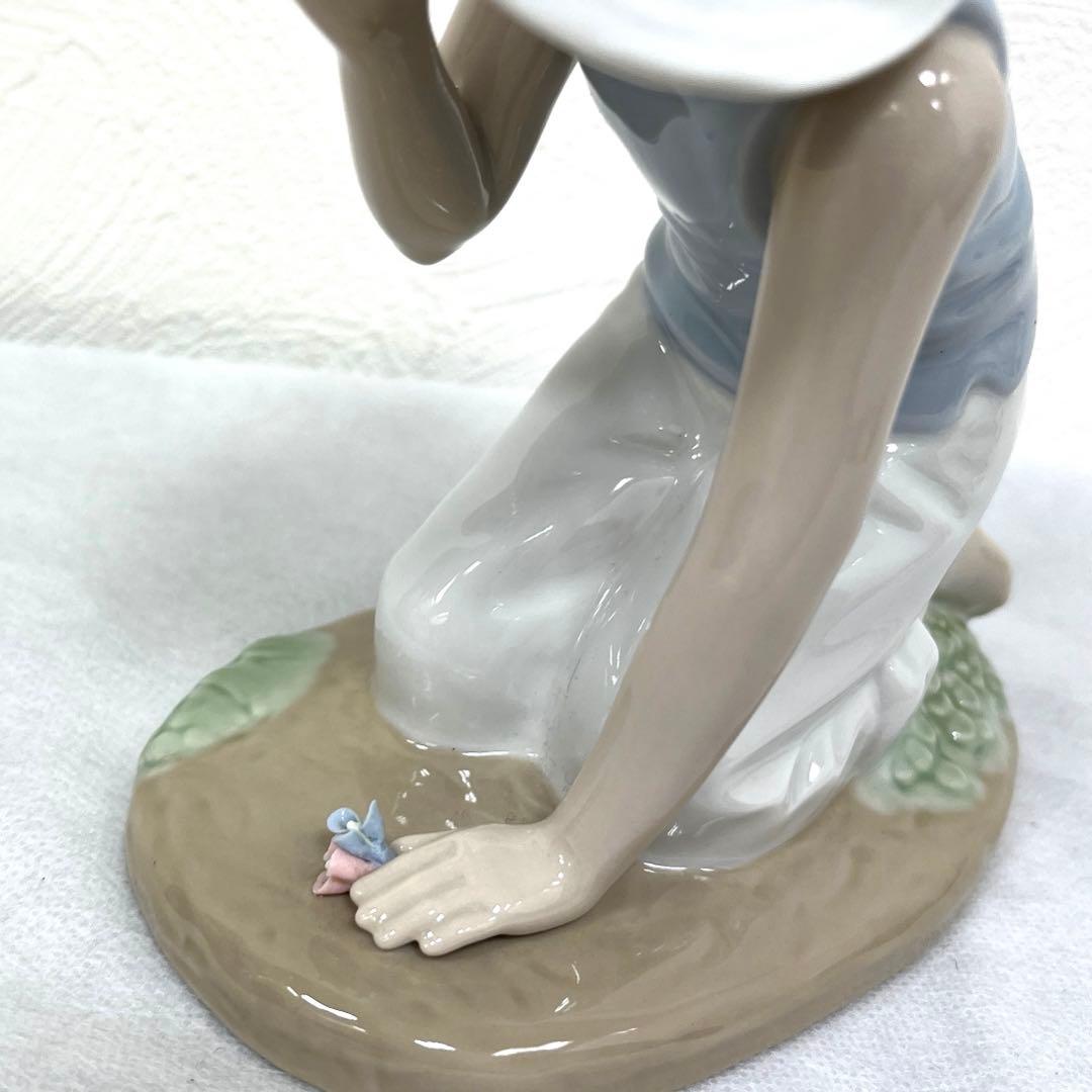 【美品】NADAL 陶器人形 リスに囁く少女 NADAL>ナダル 陶器人形 リスに囁く少女 - メルカリ