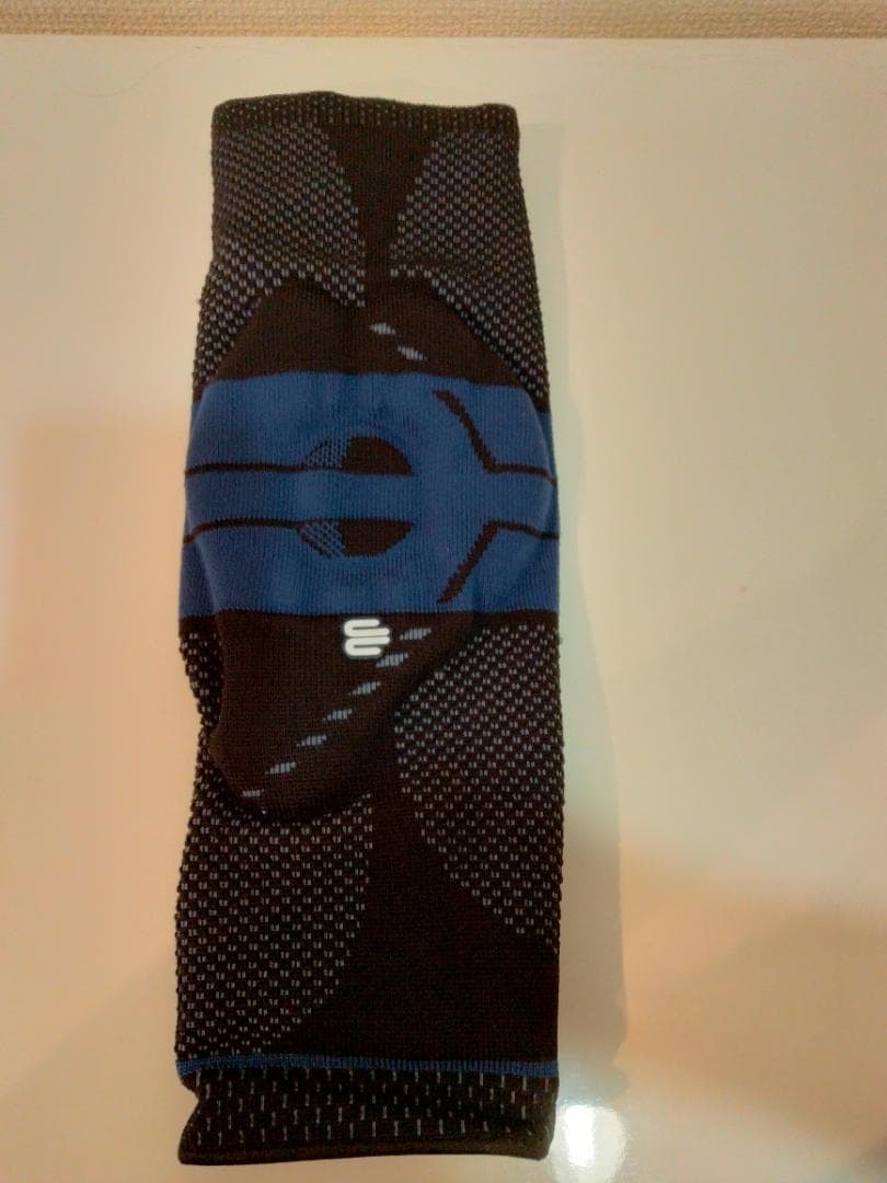 再値下げ！★正規品★(ほぼ新品）GenuTrain P3 右膝用サイズ6　黒色