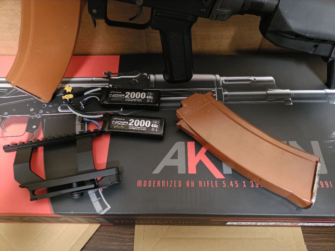 ト*ド様 東京マルイ 次世代電動ガン AK74MN　マガジン　サイドレール　リポ