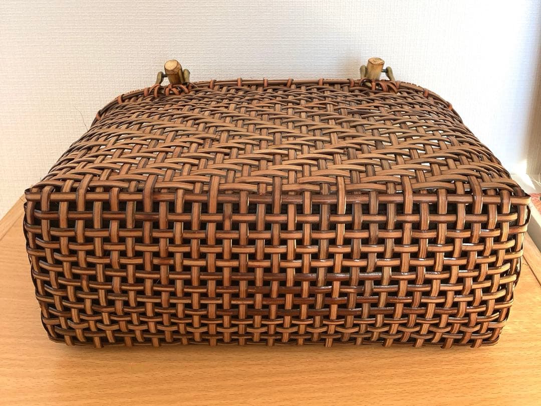 籐かごバッグ 編み込みデザイン