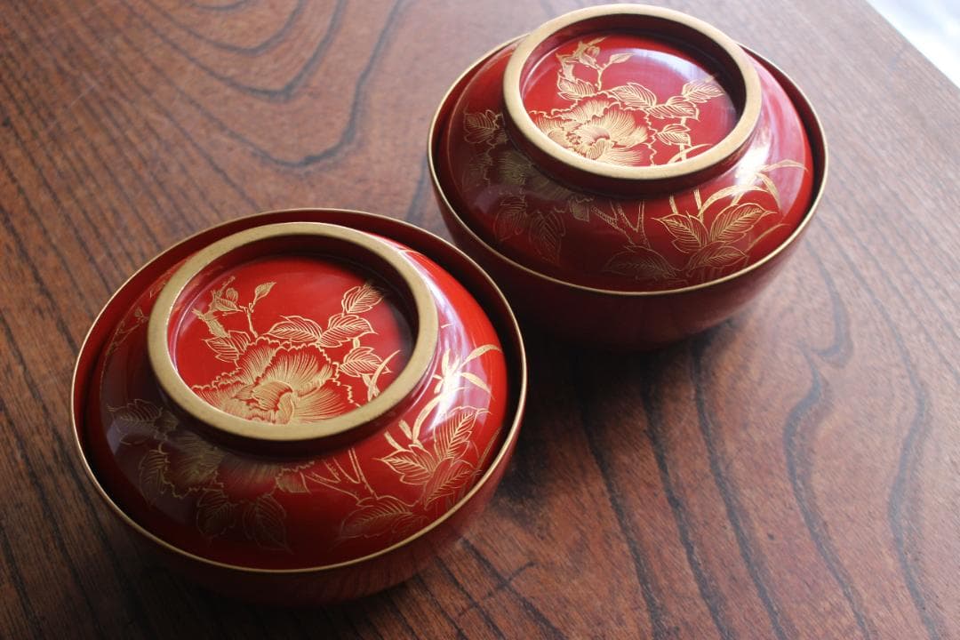 デッドストック！時代金縁朱漆に優美な牡丹沈金の映えるお椀2点（検