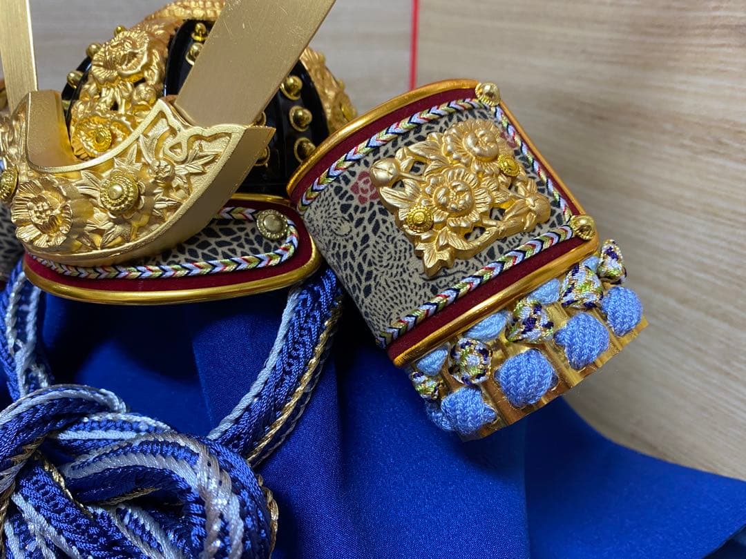 東京久月　五月人形　銘木シリーズ　針桐　家紋付き兜飾り収納セット