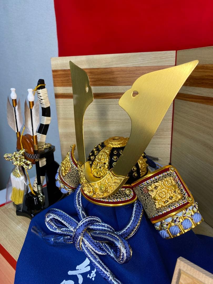 東京久月　五月人形　銘木シリーズ　針桐　家紋付き兜飾り収納セット