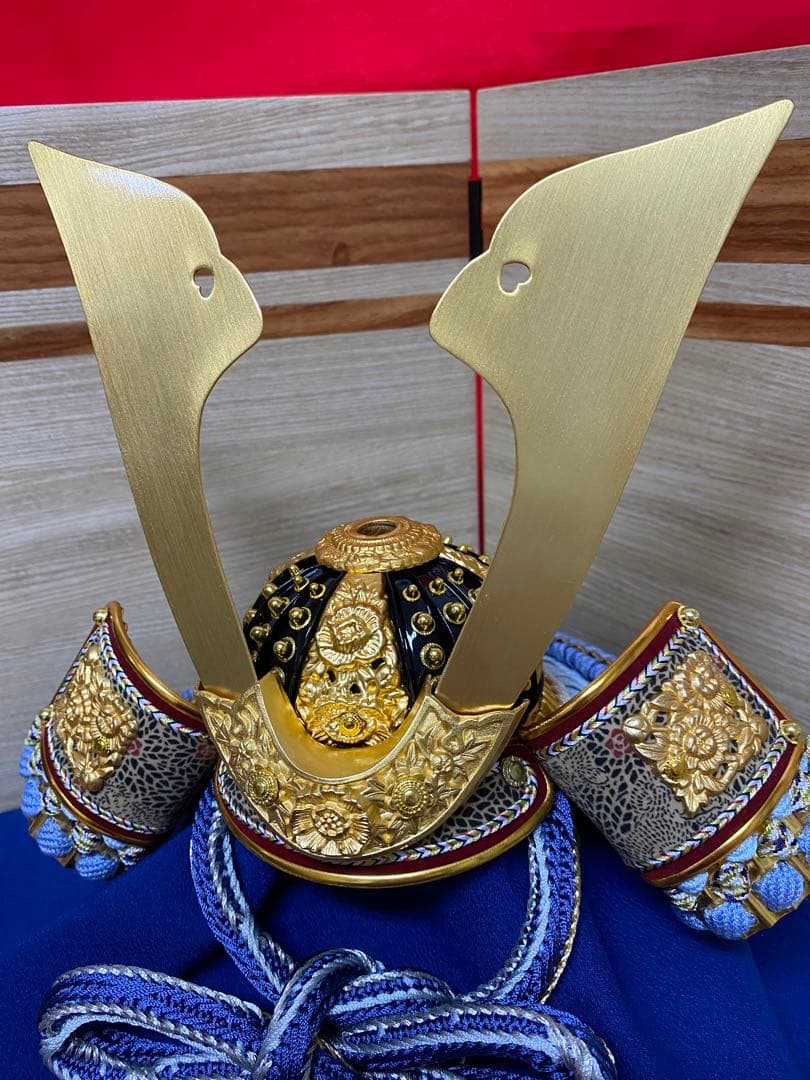 東京久月　五月人形　銘木シリーズ　針桐　家紋付き兜飾り収納セット