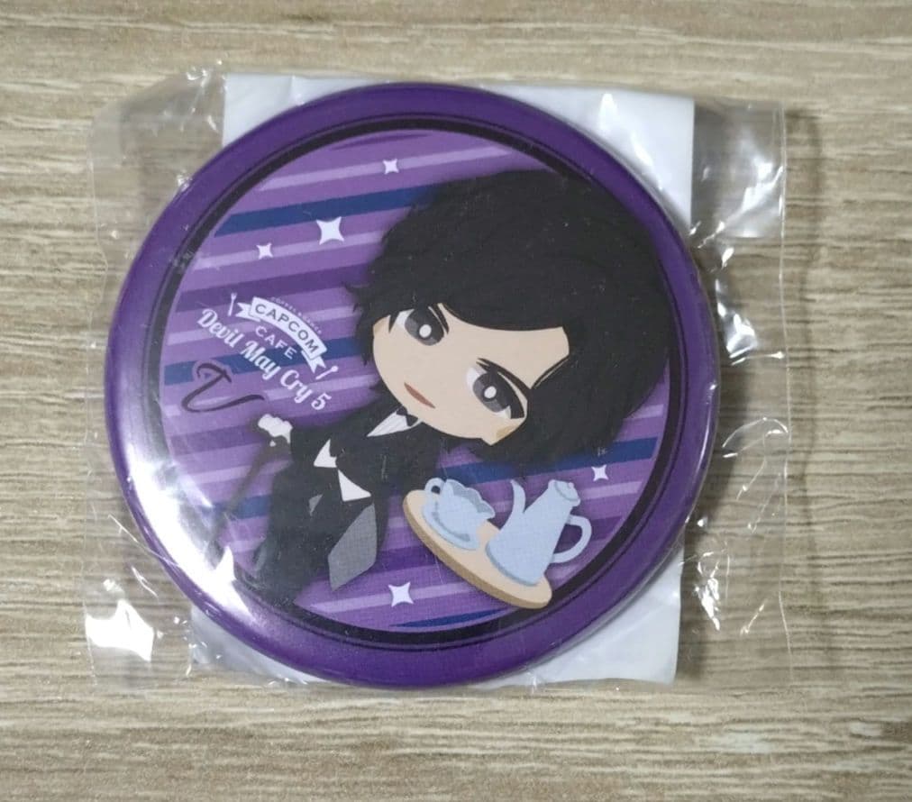 デビルメイクライ カプコンカフェ 缶バッジ V - メルカリ
