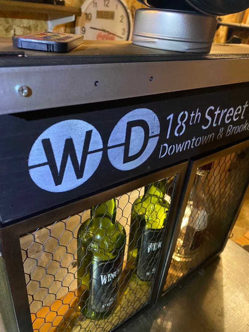 照明付き棚　カフェ　ブルックリン　アメリカン