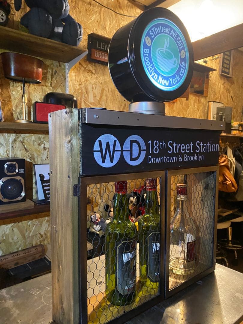 照明付き棚　カフェ　ブルックリン　アメリカン