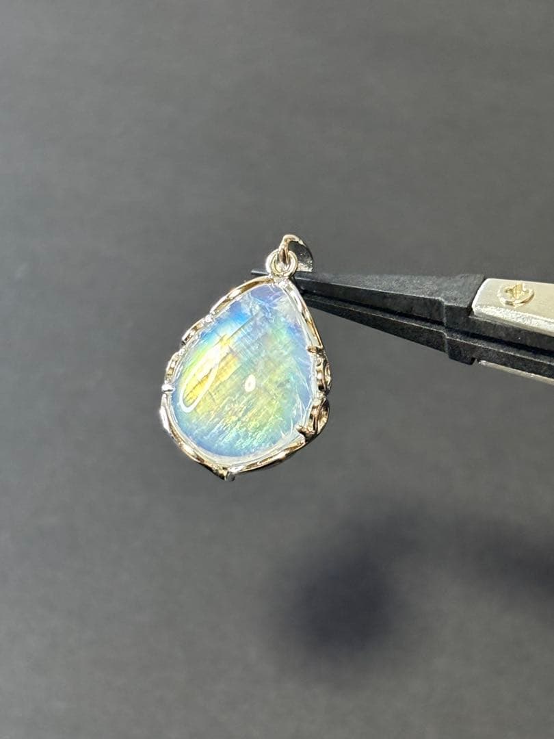 レインボームーンストーン ペンダントトップ（インド産）S925①