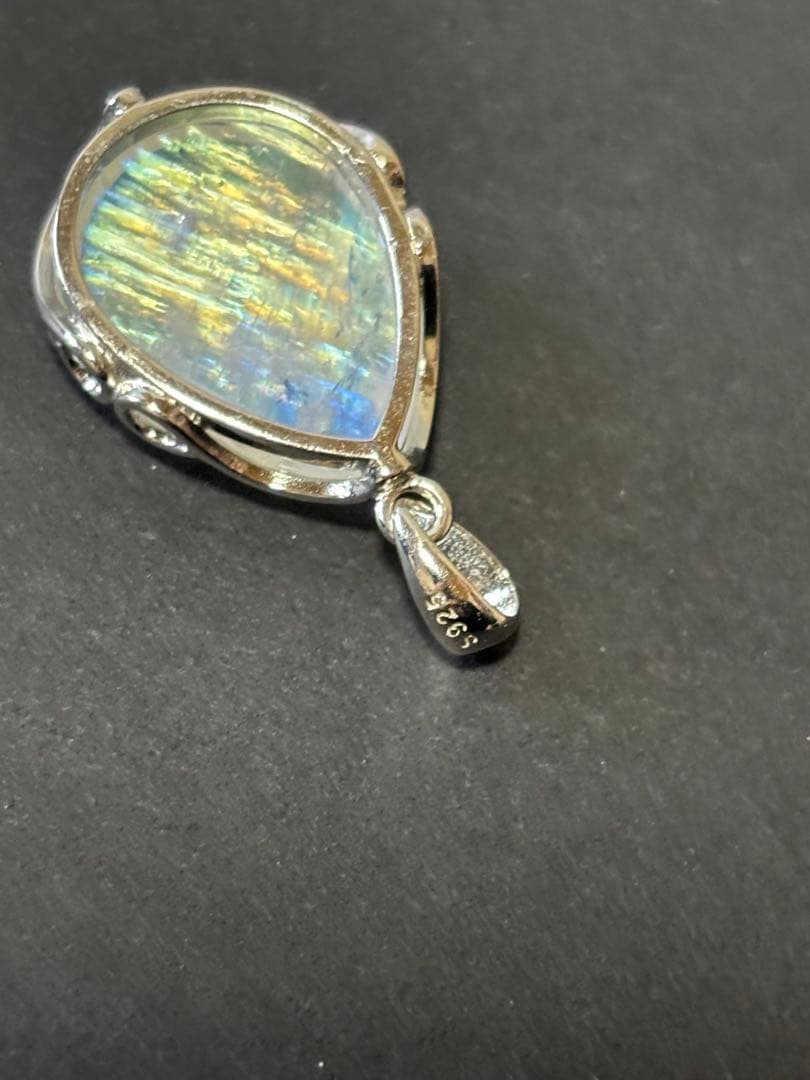 レインボームーンストーン ペンダントトップ（インド産）S925①