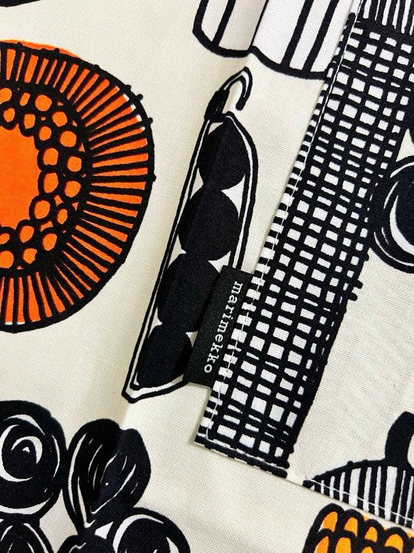 ☺︎新品未使用　マリメッコ　marimekko 人気柄　エプロン　新カラー☺︎