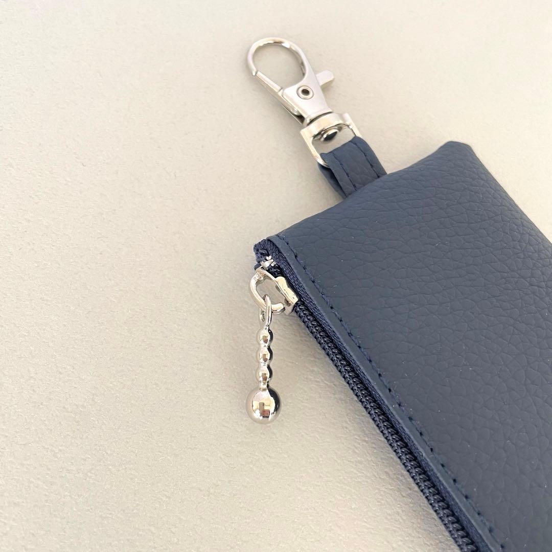 シンプル合皮 リール式キーケース〈ネイビー〉