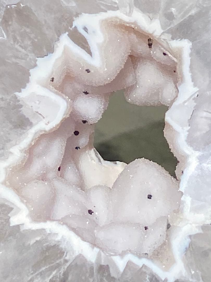 【健康・長寿・子宝】 瑪瑙⭐️月⭐️白シュガー⭐️トルマリン共生⭐️台座付き N111