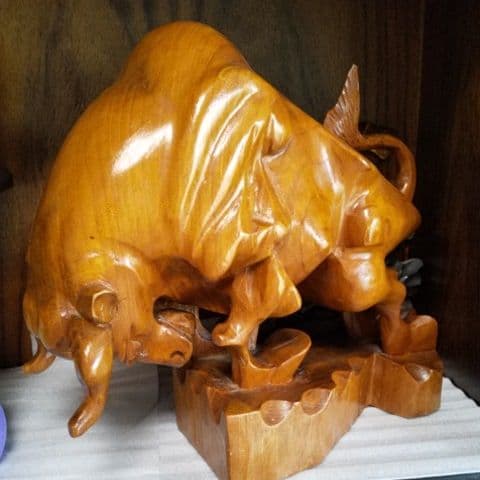 牛の木彫