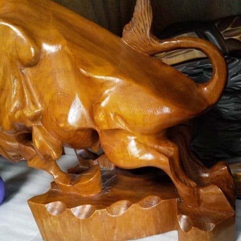 牛の木彫