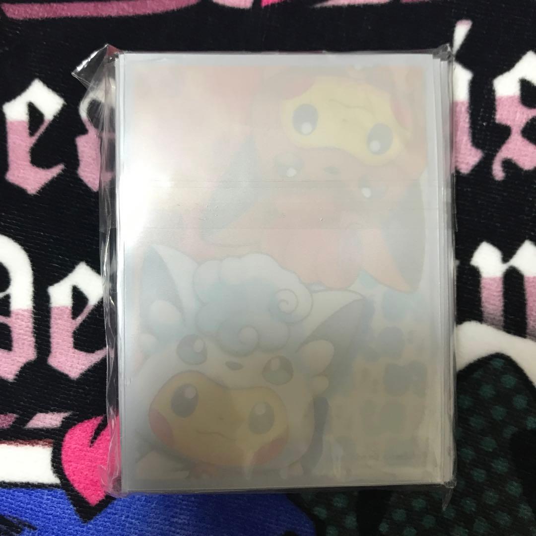 デッキシールド アローラロコン＆ロコンポンチョのピカチュウ スリーブ