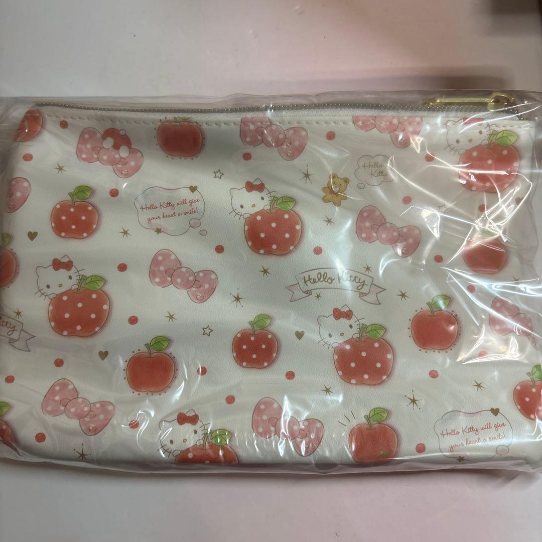 値下げ】ハローキティ リンゴ柄ポーチ - メルカリ