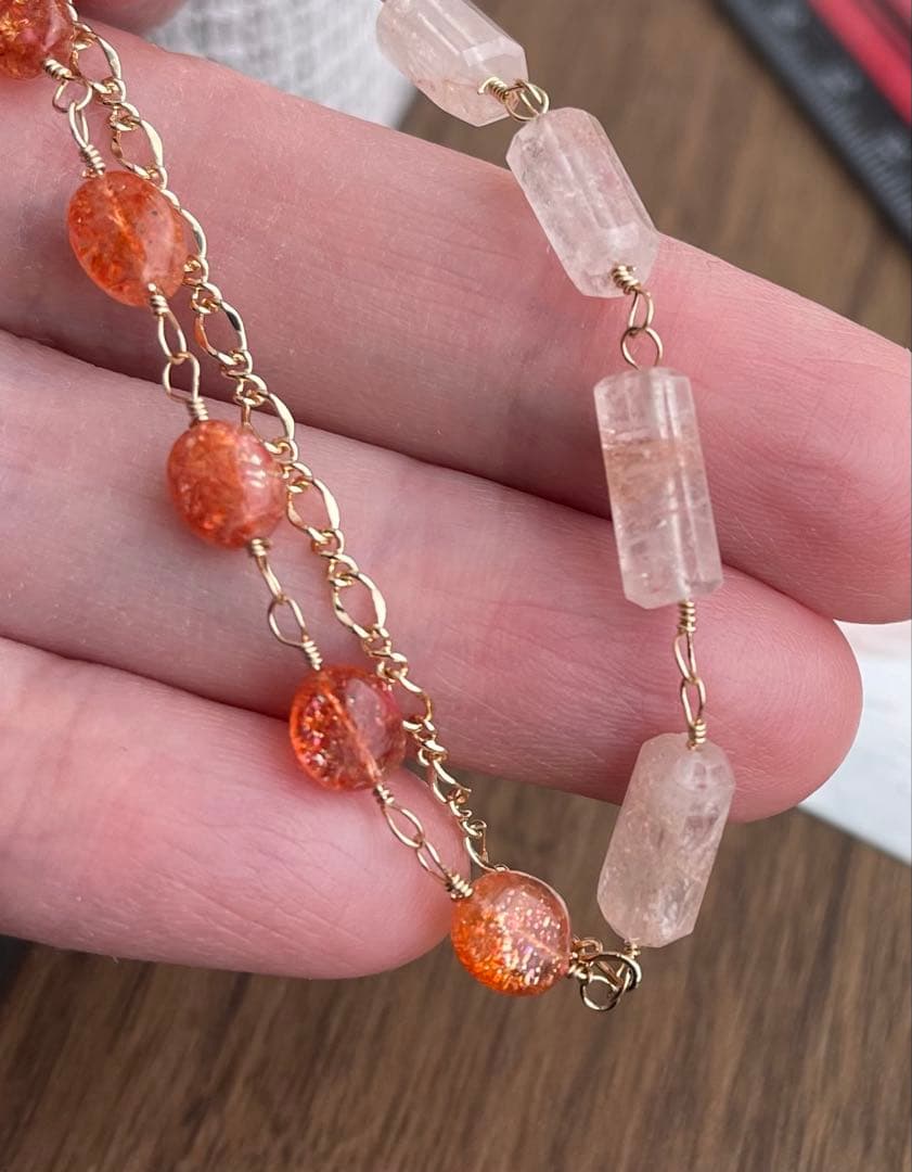 キラキラサンストーンとマニカラン水晶のアシンメトリーブレスレット14kgf