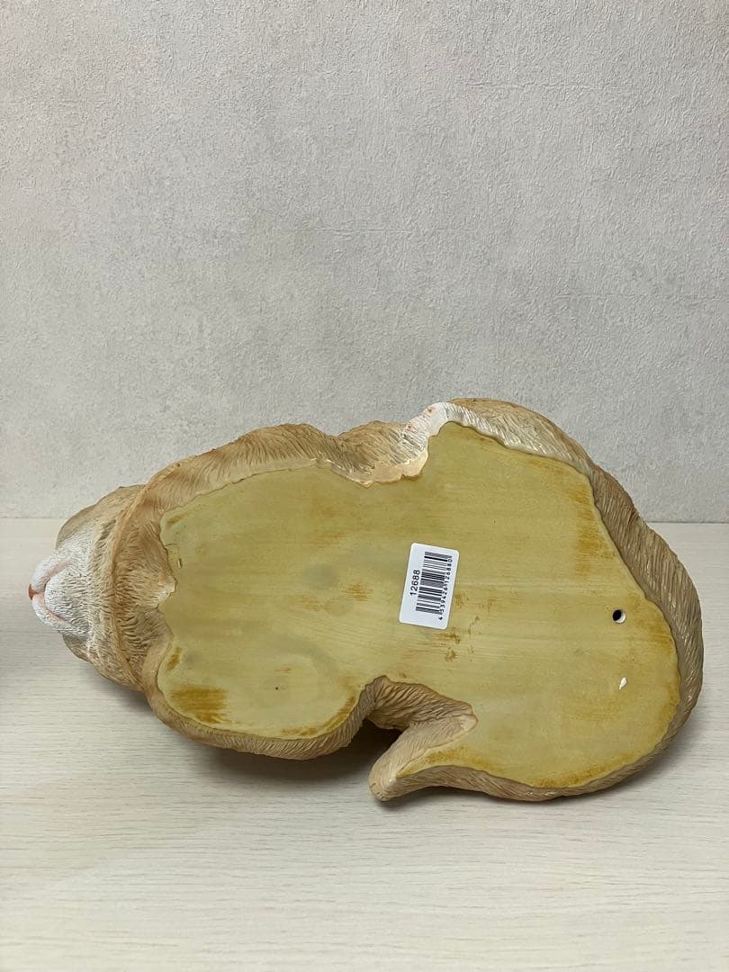 香箱ねこ　茶トラ　レジン製　ガーデンオーナメント